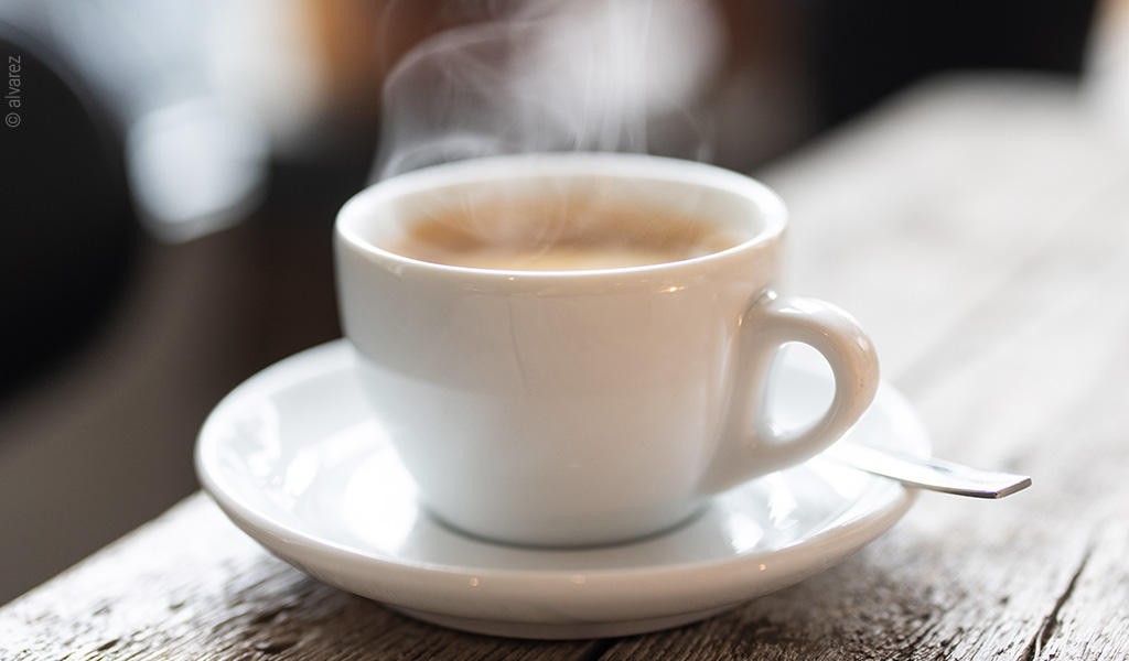 Tasse de café fumante
